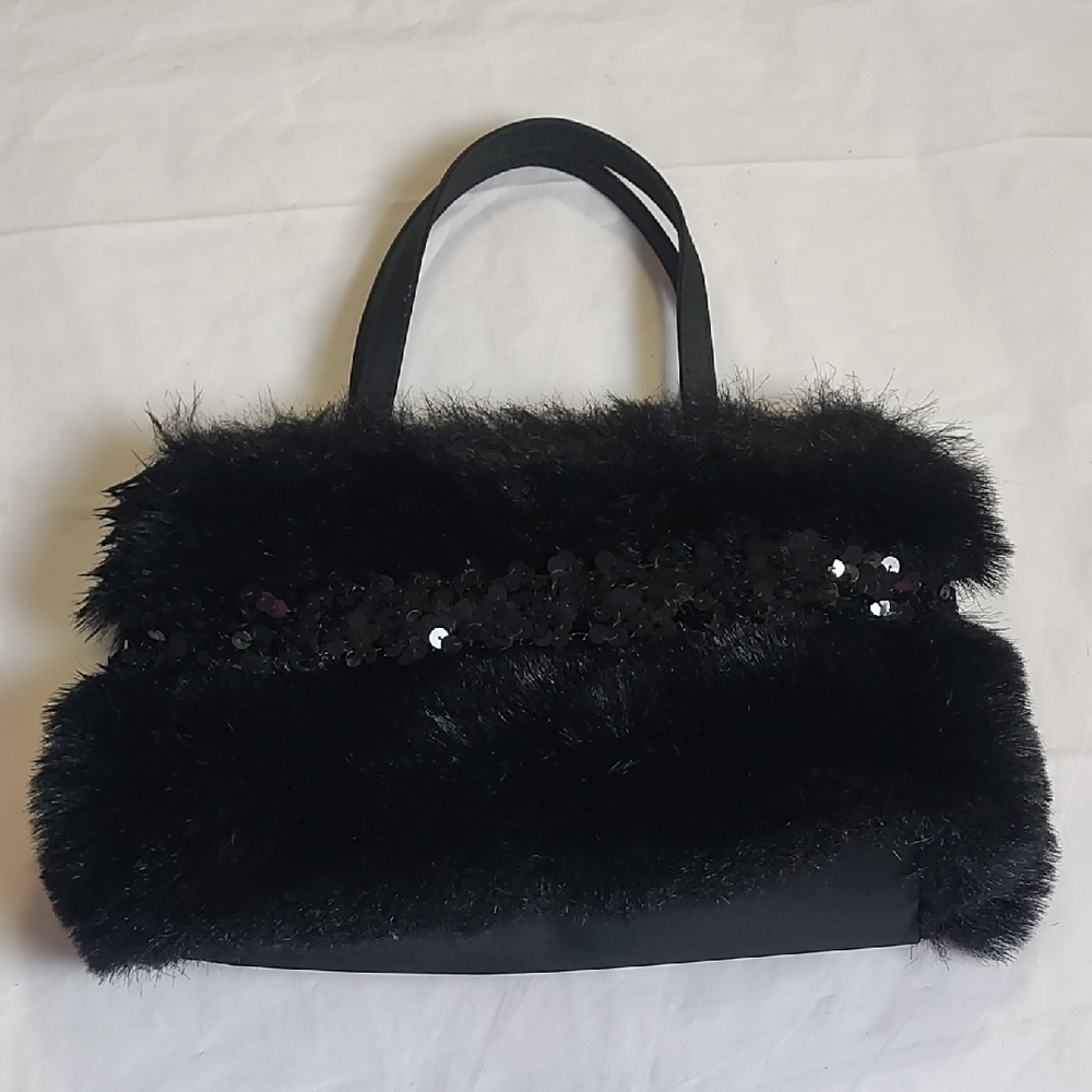 XOXO Vintage 90S Black Small Bag with Plush Fur‎